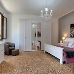 Apartment Accademia Opera Deluxe By Wonderful Italy